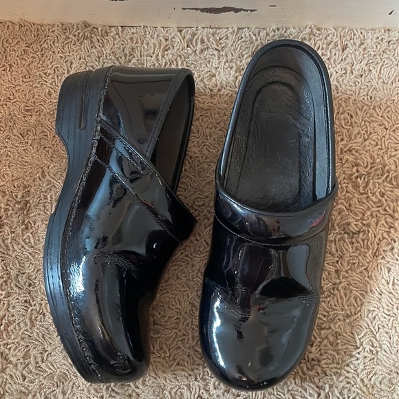Dansko Pro 40 Black Glossy Leather Clogs Professional Shoes Nursing Slip On EUC - Picture 11 of 11